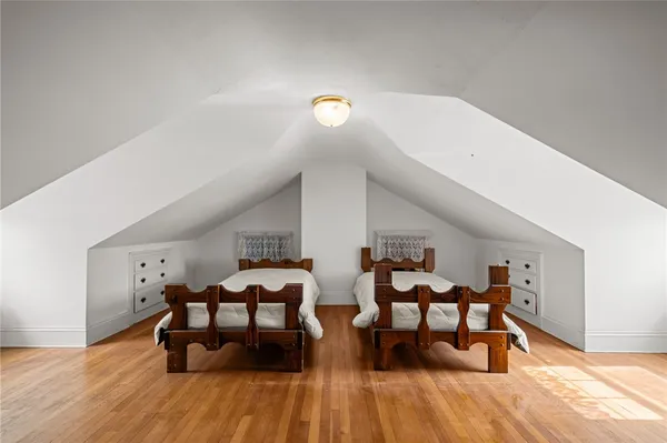 $1,299,000 | 1874 Main Road, Tiverton, RI 02878