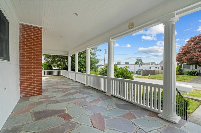 $1,299,000 | 1874 Main Road, Tiverton, RI 02878