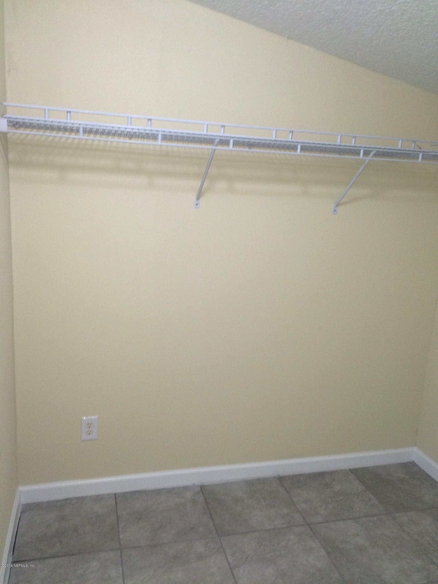 515 Sunset Road Fernandina Beach, FL 32034 - Photo 10 of 25 Walk-In Closet b