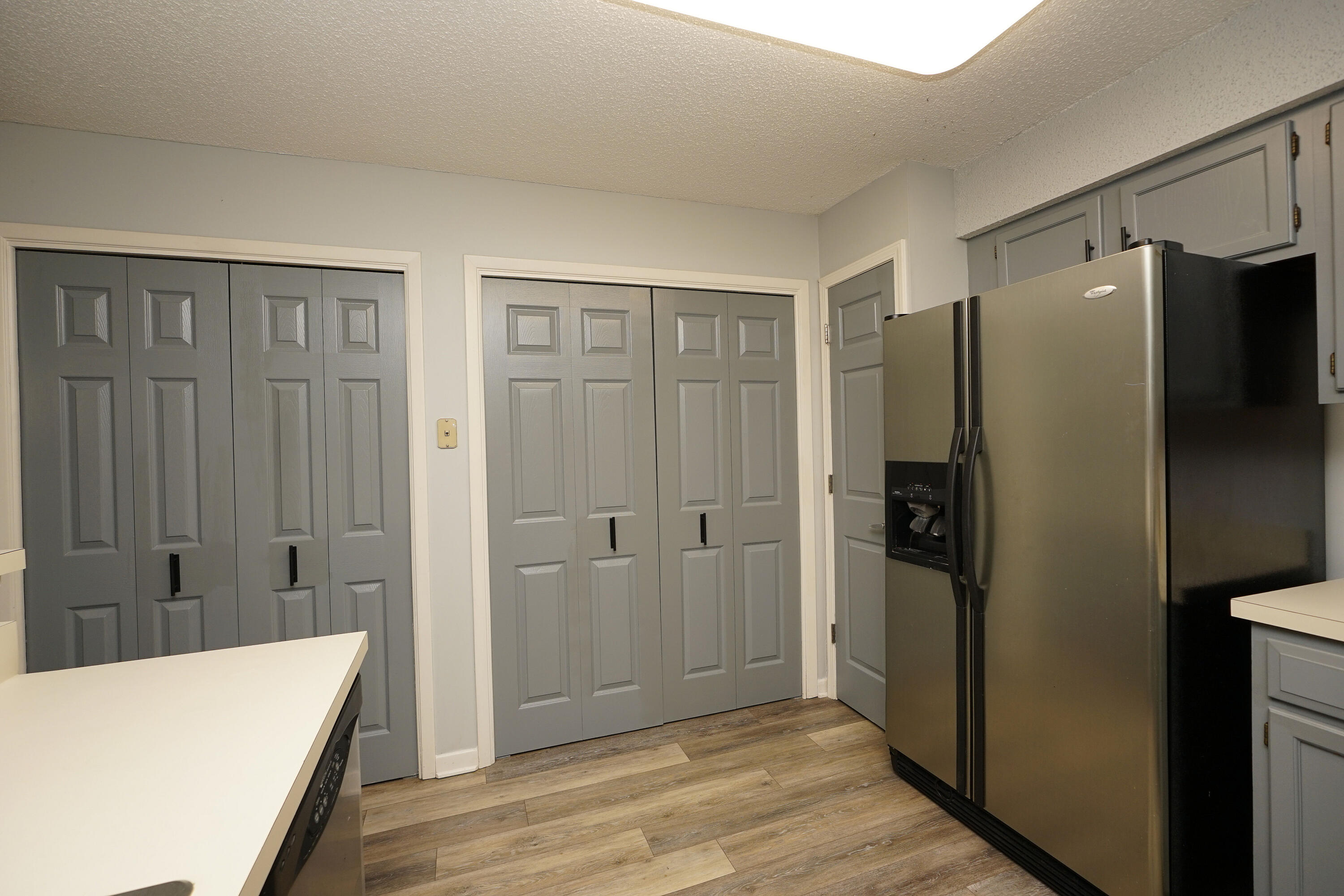 55 Bay Drive, Unit 2202 Niceville, FL 32578 - Photo 18 of 29 a view of bathroom with a tub shower and hallway
