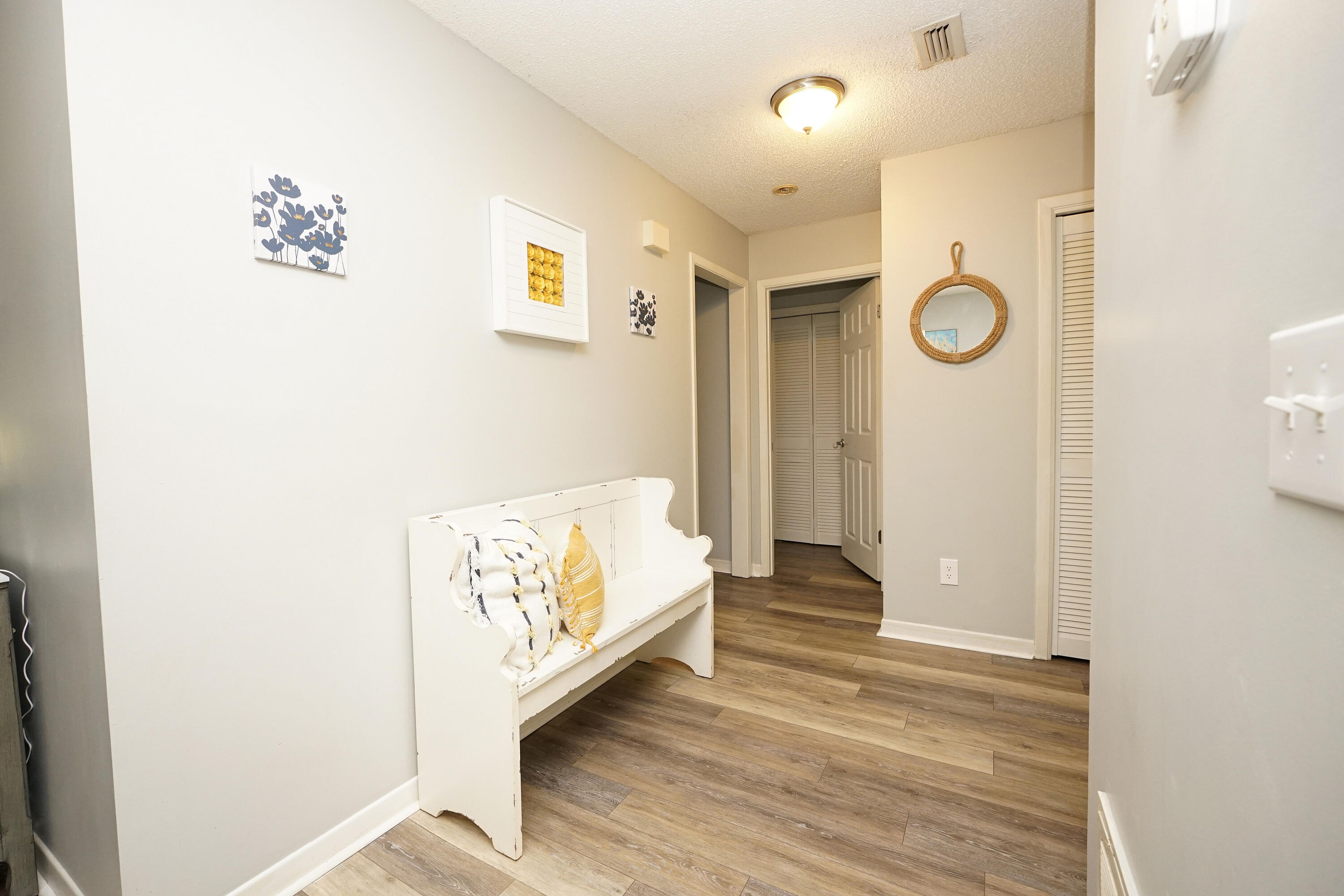 55 Bay Drive, Unit 2202 Niceville, FL 32578 - Photo 5 of 29 a view of a hallway with entryway