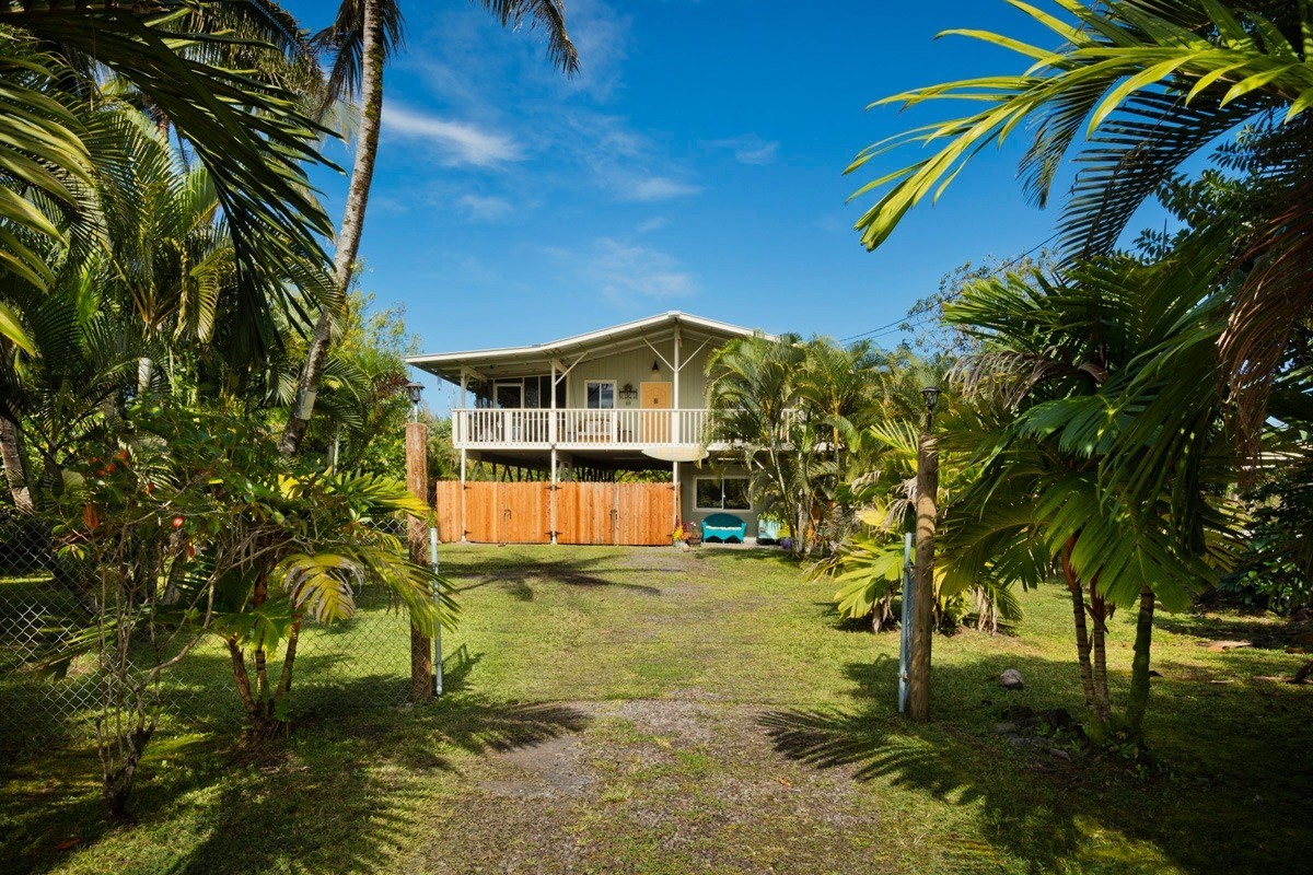 15-1565 Beach Road Keaau, HI 96749 - Photo 3 of 27 a view of a house with a yard