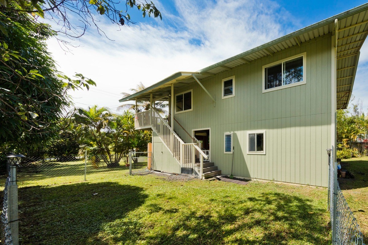 15-1565 Beach Road Keaau, HI 96749 - Photo 9 of 27 a view of a house with backyard