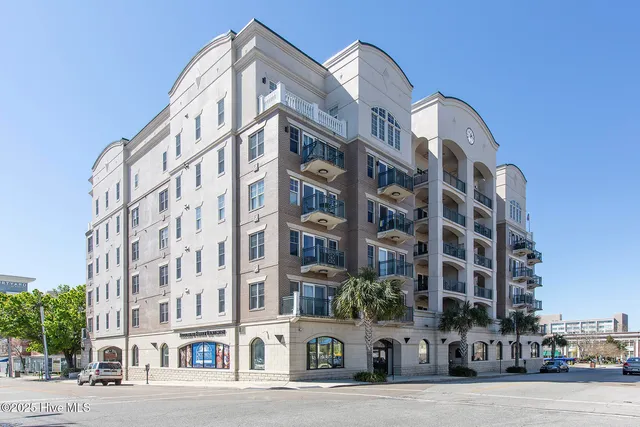$3,500 | 124 Walnut Street, Unit 602, Wilmington, NC 28401