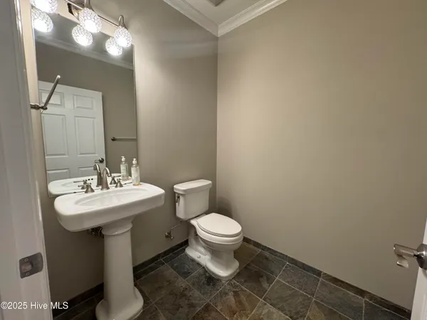 $3,500 | 124 Walnut Street, Unit 602, Wilmington, NC 28401