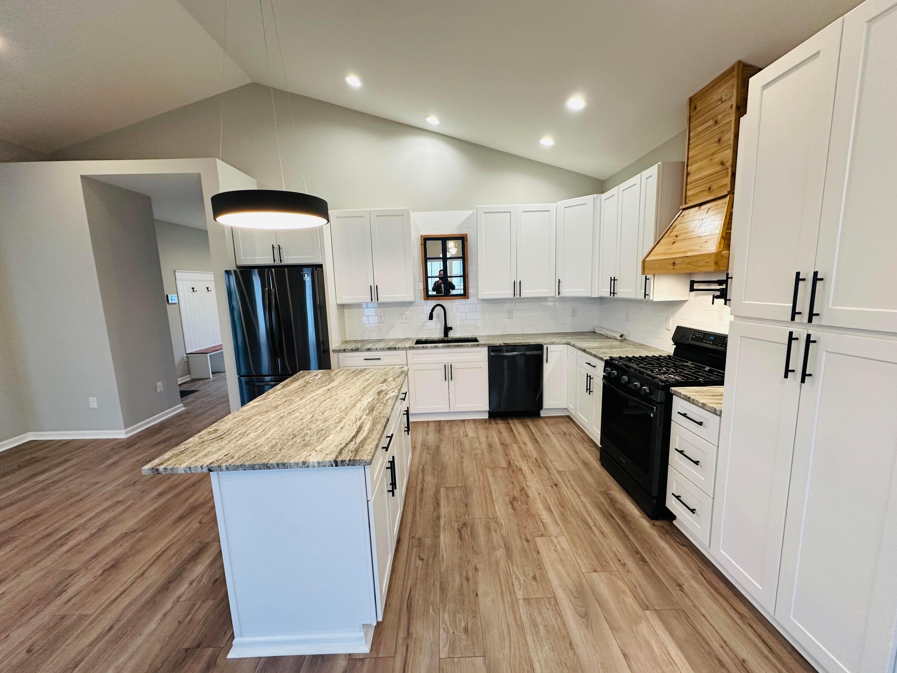 6008 Radekin Road Columbus, OH 43232 - Photo 6 of 18 IMG_1007