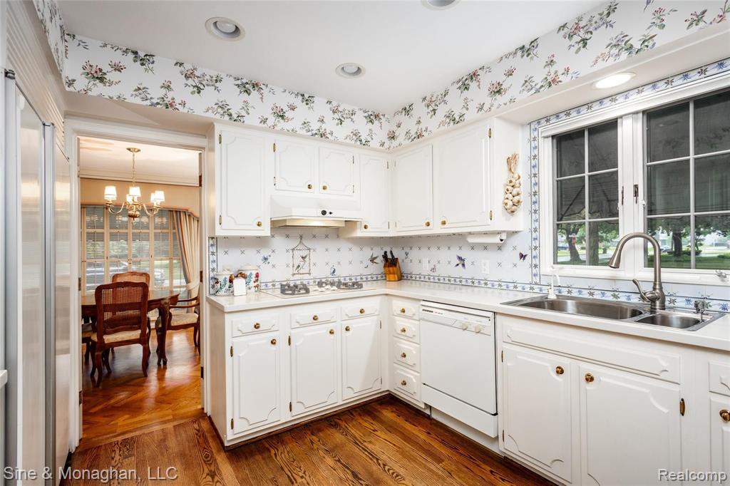 523 Thorntree Road Grosse Pointe Woods, MI 48236 - Photo 18 of 59