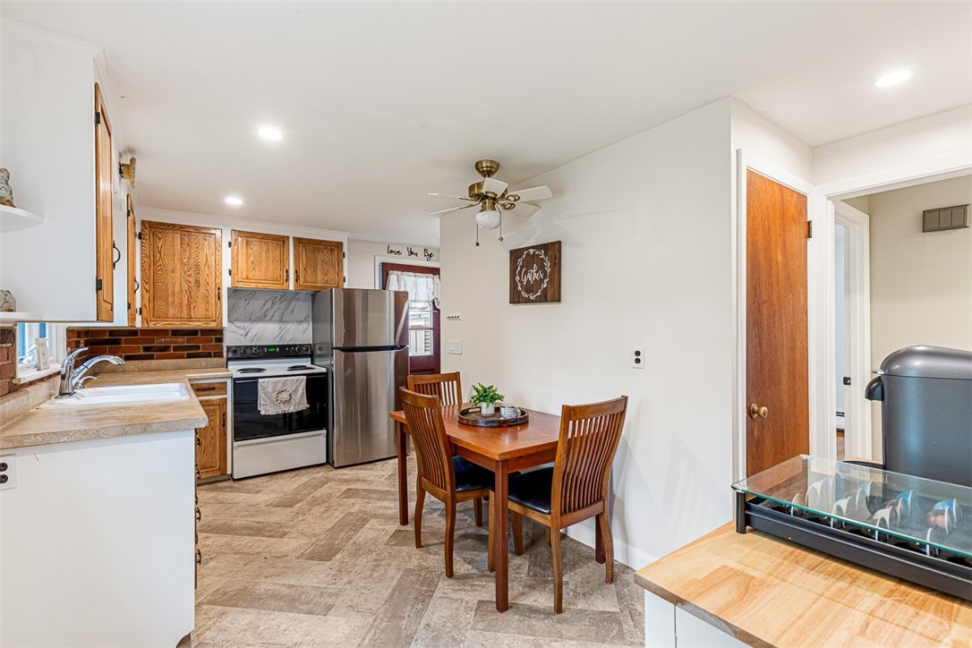 48 Barker Street Warwick, RI 02888 - Photo 12 of 41