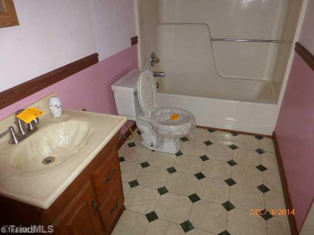 440 Barnes Road Winston-Salem, NC 27107 - Photo 10 of 12 Other Bath. 2nd Level Full bath