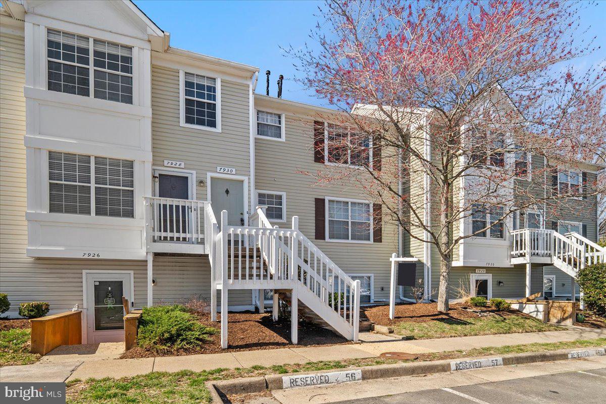 7930 Minor Hill Road Manassas, VA 20109 - Photo 2 of 26 a front view of a building with street view