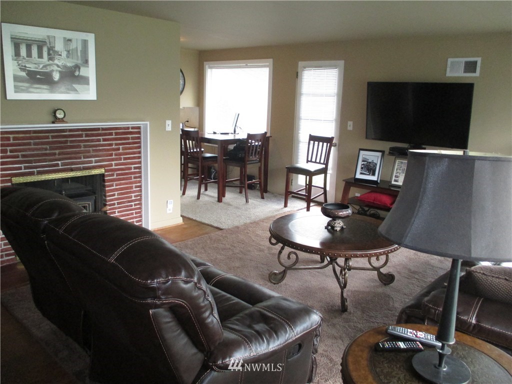 8616 196th Street Southwest Edmonds, WA 98026 - Photo 5 of 15 Gallery Image 5