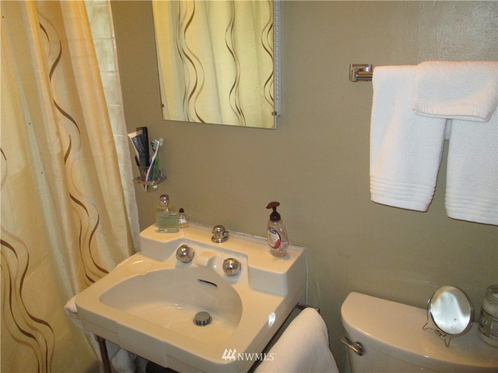 8616 196th Street Southwest Edmonds, WA 98026 - Photo 10 of 15 Gallery Image 10