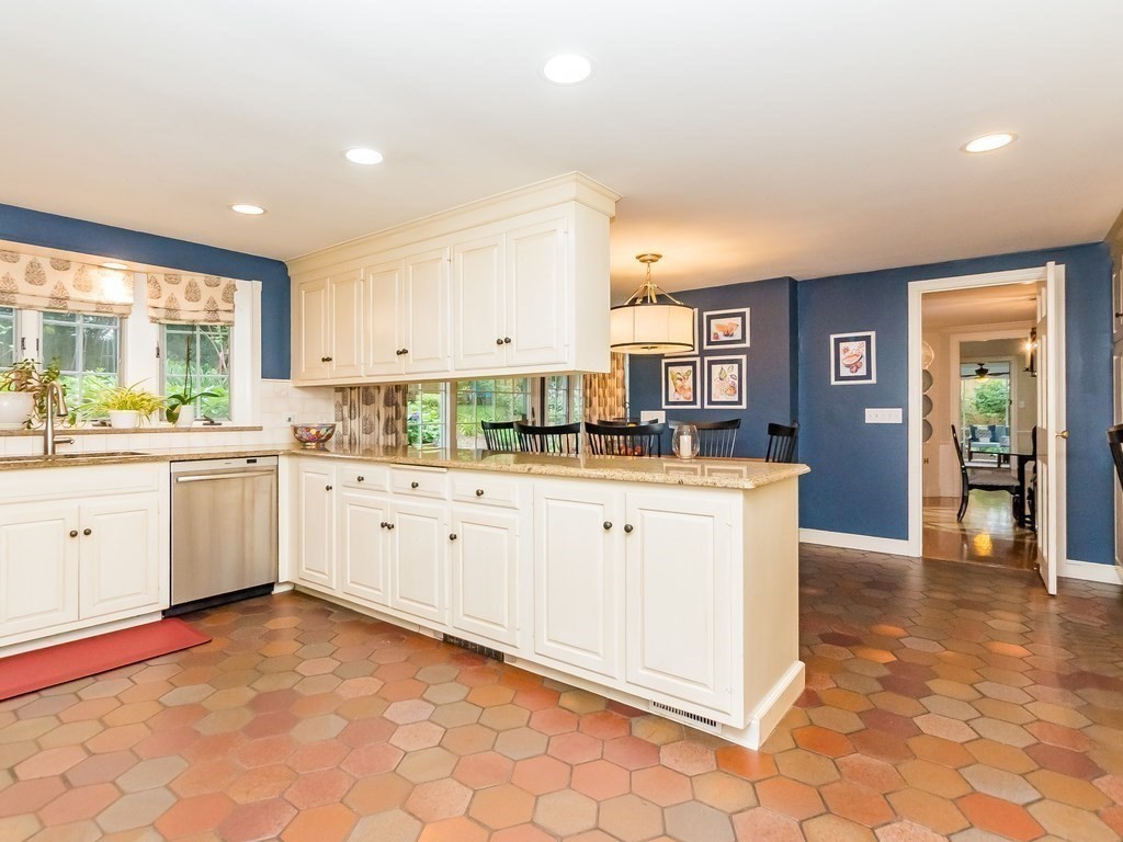 146 Arnold Road Newton, MA 02459 - Photo 9 of 42 Gallery Image 9