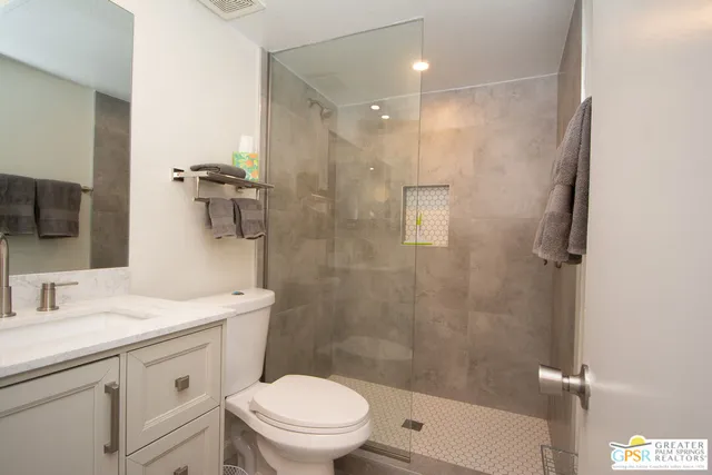 $410,000 | 365 North Saturmino Drive, Unit 5, Palm Springs, CA 92262