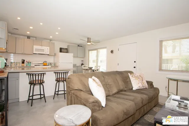 $410,000 | 365 North Saturmino Drive, Unit 5, Palm Springs, CA 92262