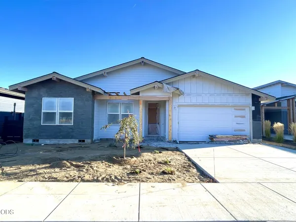 $799,900 | 451 East Diamond Peak Avenue, Sisters, OR 97759