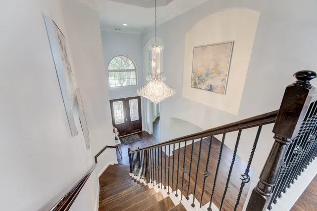 a view of entryway with a front door