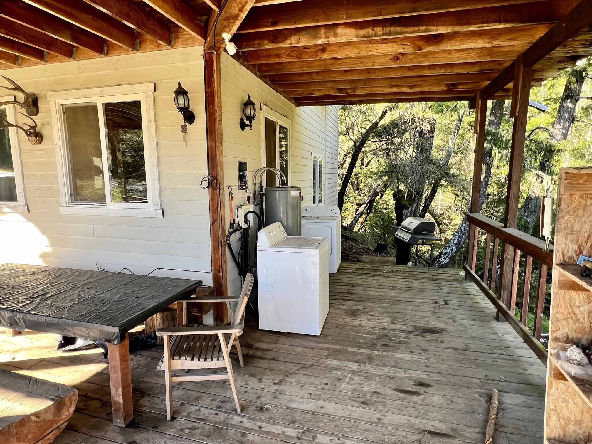 3582 Thomas Road Miranda, CA 95553 - Photo 11 of 34 IMG_4302