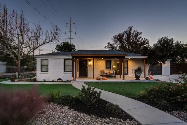 $3,700 | 3001 32nd Street, Lubbock, TX 79410