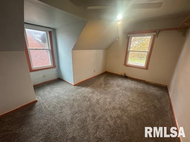 1013 North 2nd Street Clinton, IA 52732 - Photo 9 of 14 an empty room with windows