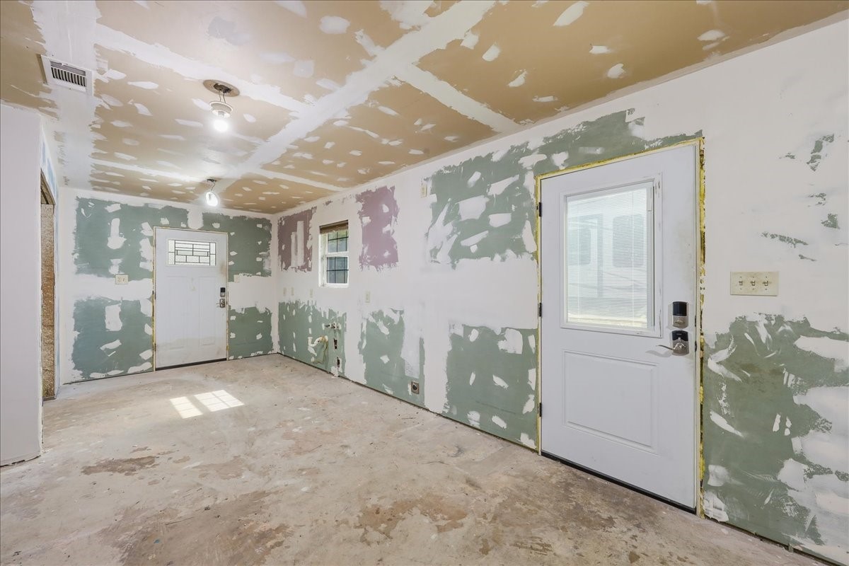 14183 Craigen Road Beaumont, TX 77705 - Photo 12 of 28 Unfinished kitchen