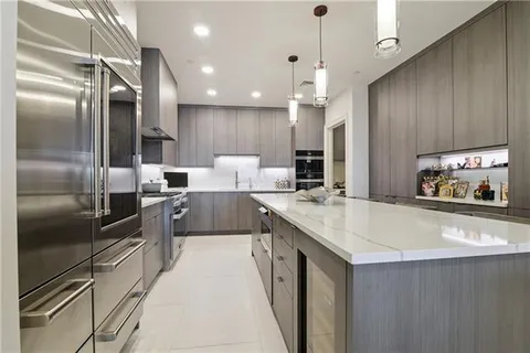$1,999,500 | 600 Port Of New Orleans Place, Unit 5G, New Orleans, LA 70130