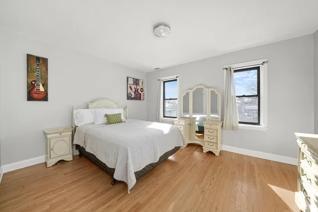 $995,000 | 2022 West 95th Street, Chicago, IL 60643