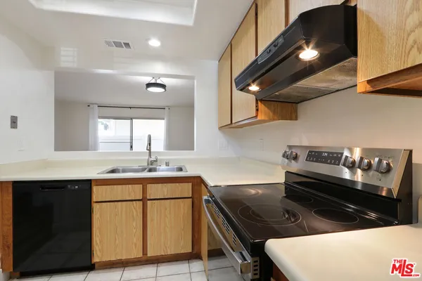 $595,000 | 121 Abbeywood Lane, Aliso Viejo, CA 92656