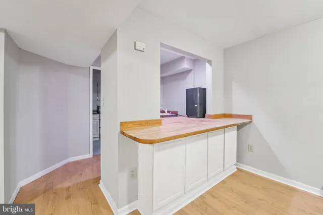 a view of a house with backyard and trees