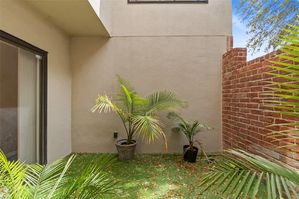 $2,300 | 2440 Bering Drive, Houston, TX 77057