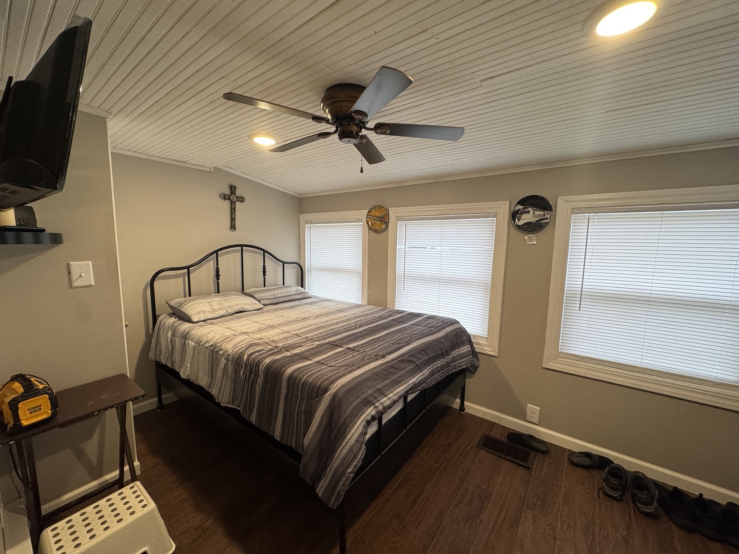 2-280 Woodhaven Sublette, IL 61367 - Photo 15 of 17 a bedroom with a bed and window