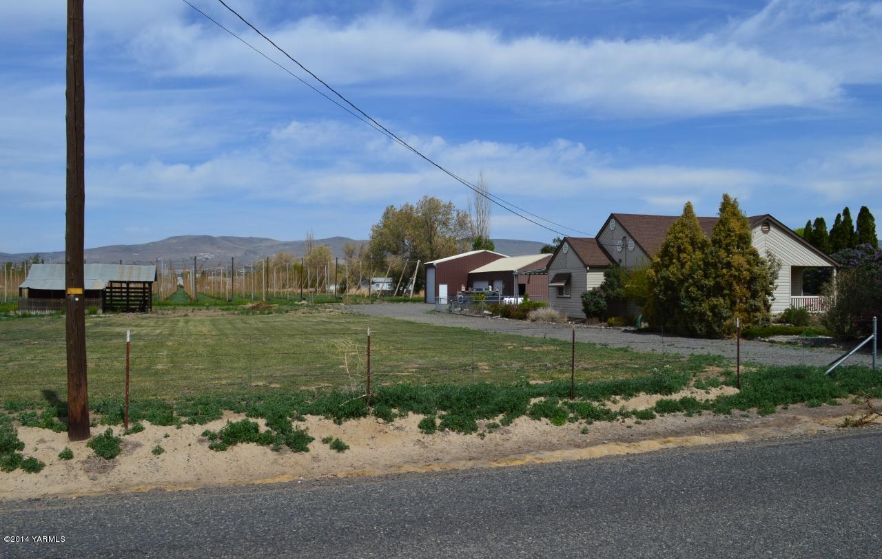7007 Bell Road Yakima, WA 98901 - Photo 14 of 15 a view of a garden