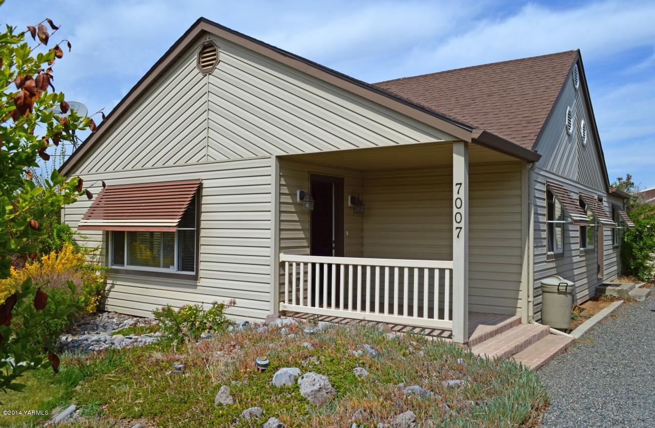 7007 Bell Road Yakima, WA 98901 - Photo 15 of 15 a view of a house with a small yard