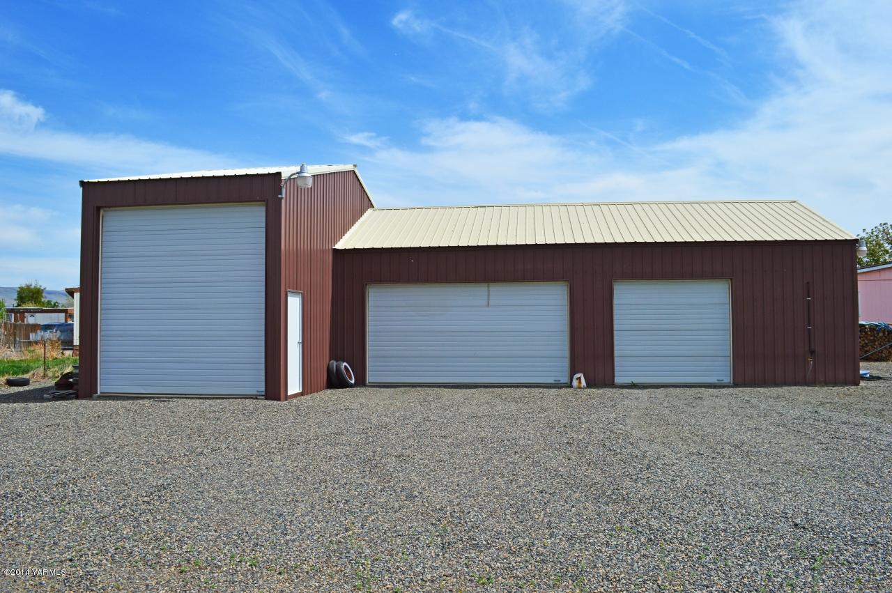 7007 Bell Road Yakima, WA 98901 - Photo 3 of 15 a front view of a house