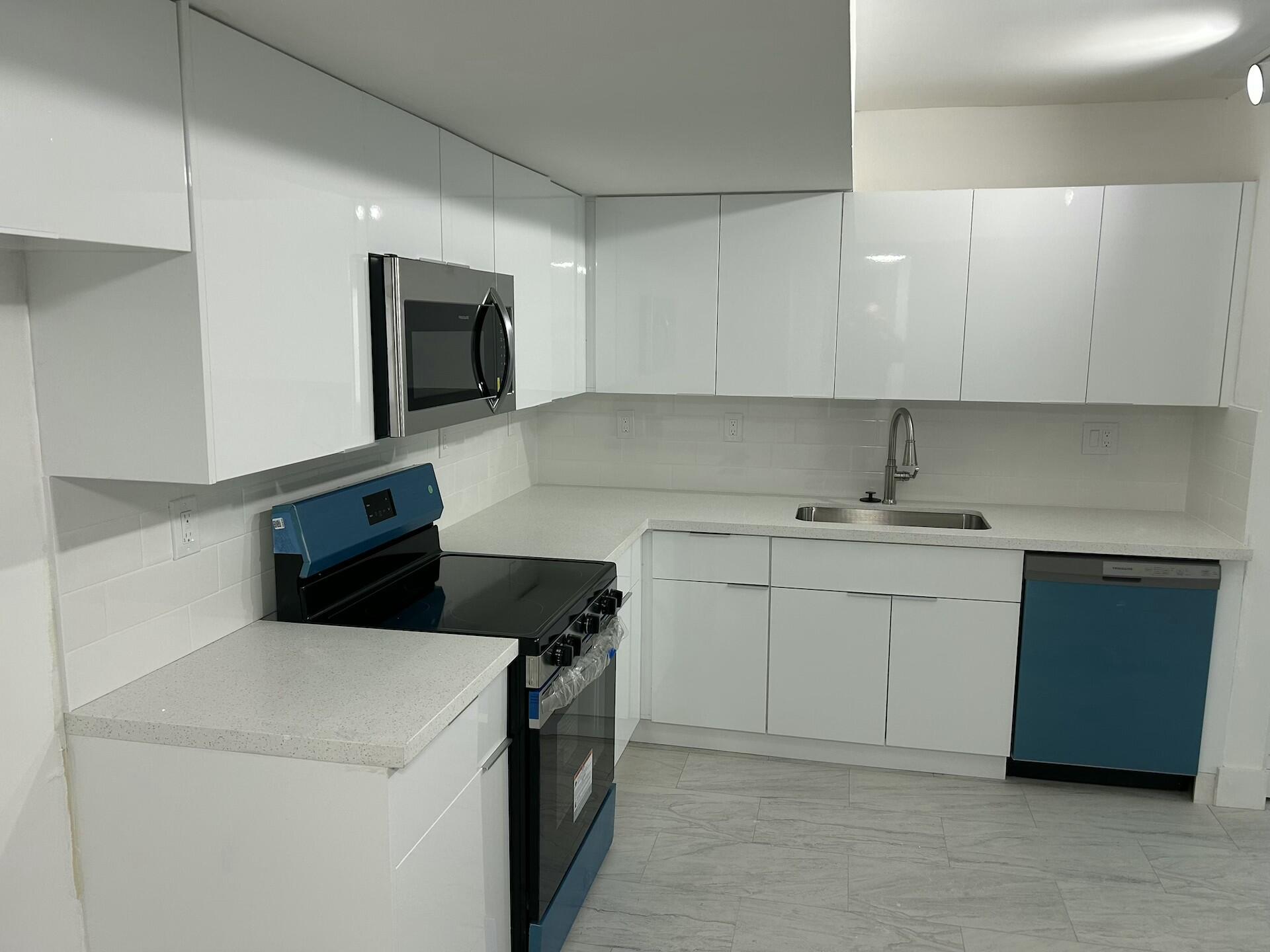 701 North Pine Island Road, Unit 304 Plantation, FL 33324 - Photo 4 of 77 IMG_2118