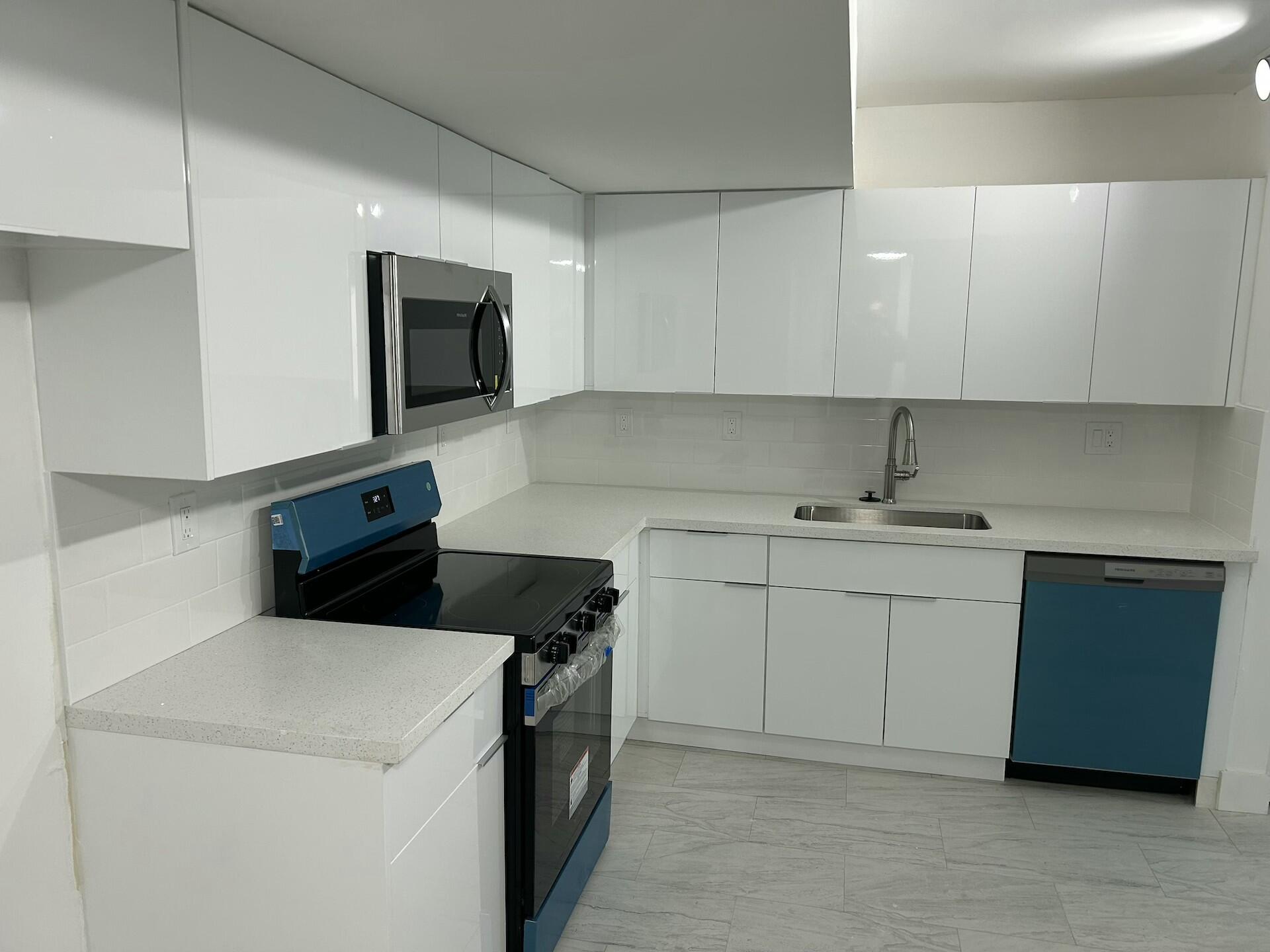 701 North Pine Island Road, Unit 304 Plantation, FL 33324 - Photo 5 of 77 IMG_2119