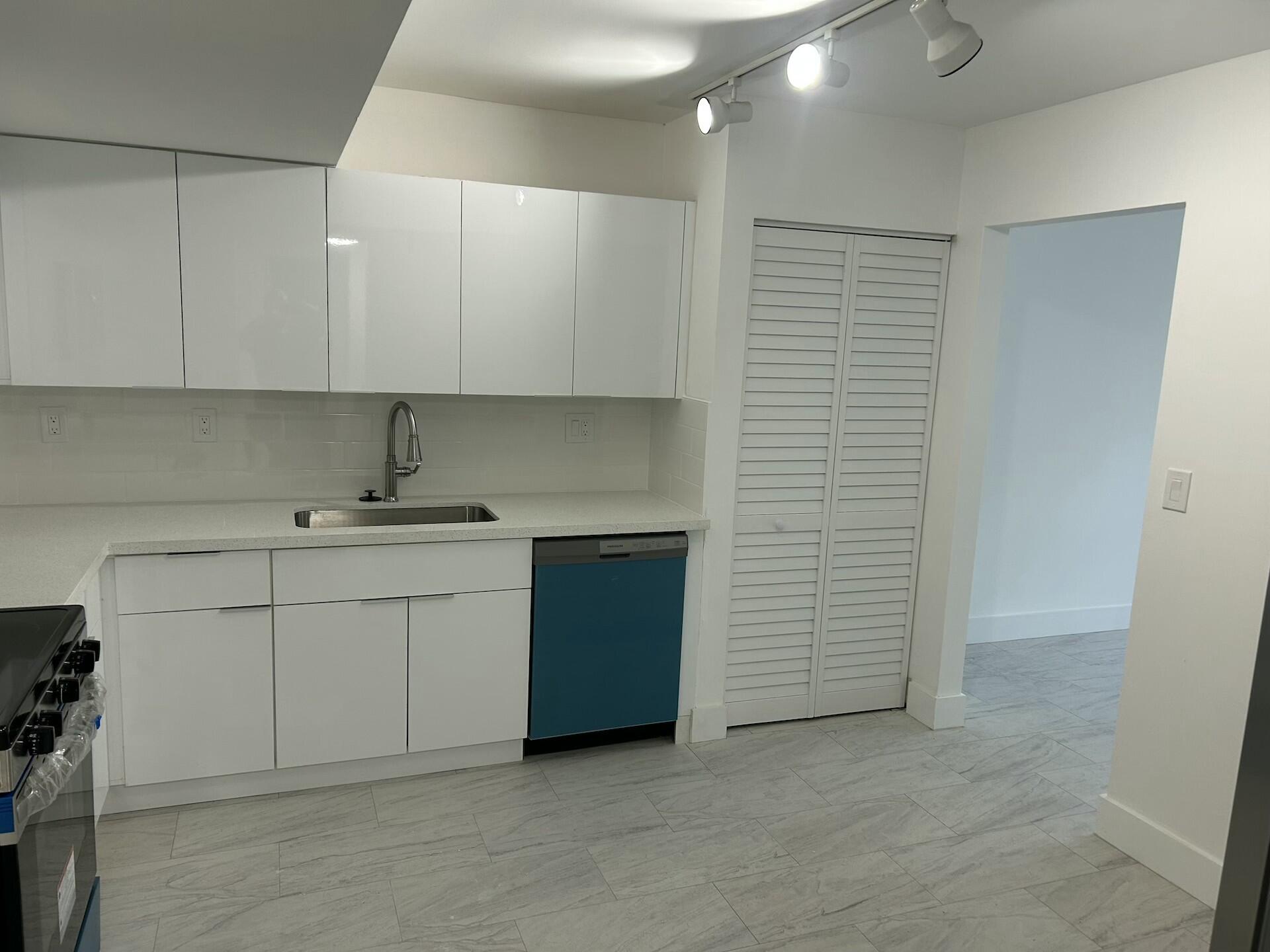 701 North Pine Island Road, Unit 304 Plantation, FL 33324 - Photo 6 of 77 IMG_2120