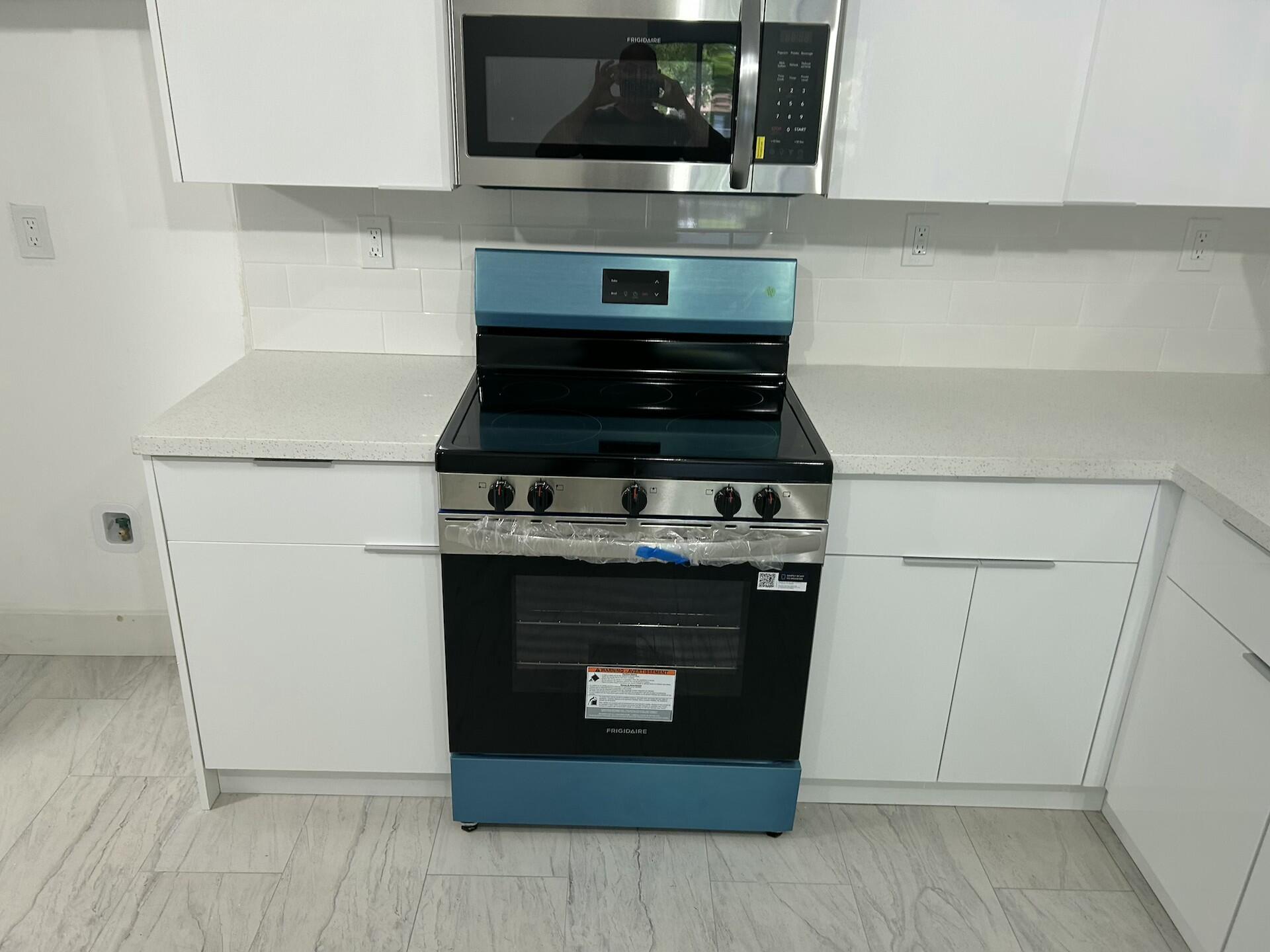 701 North Pine Island Road, Unit 304 Plantation, FL 33324 - Photo 7 of 77 a stove top oven sitting inside of a kitchen
