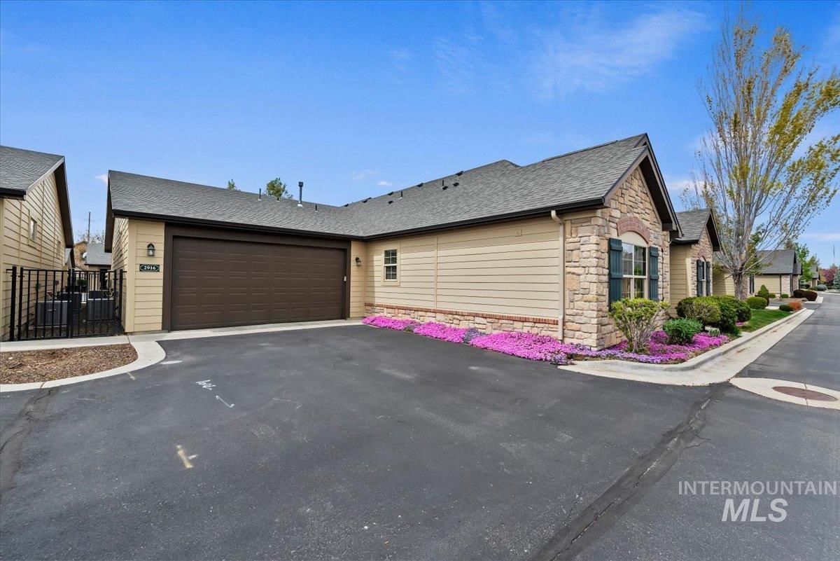 2916 North Cloverdale Road Boise, ID 83713 - Photo 4 of 32