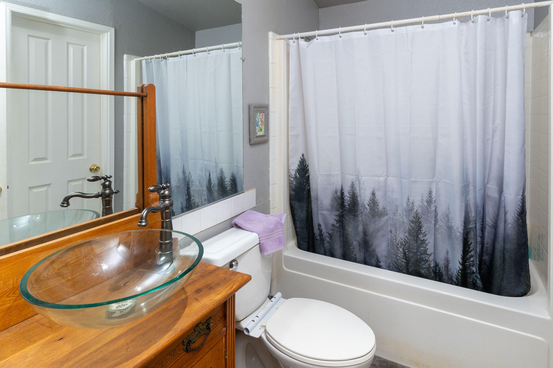 59988 Navajo Road Bend, OR 97702 - Photo 26 of 39 Bath provides access to guest bedroom and to studio through the laundry room.