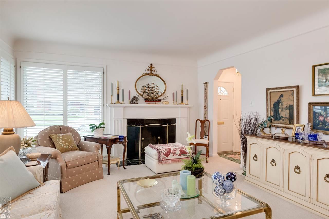 183 Ridgemont Road Grosse Pointe, MI 48236 - Photo 3 of 20 31288766-2.JPG
