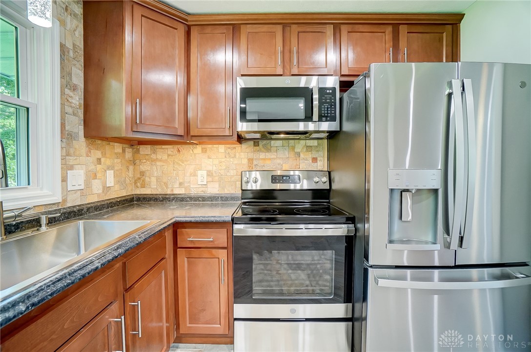 1369 Falke Drive Riverside, OH 45432 - Photo 12 of 44
