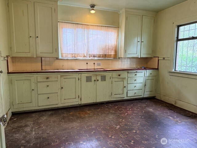 3045 19th Avenue South Seattle, WA 98144 - Photo 2 of 18