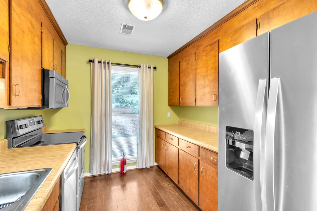 1291 Calhoun Road Greenwood, SC 29649 - Photo 10 of 27