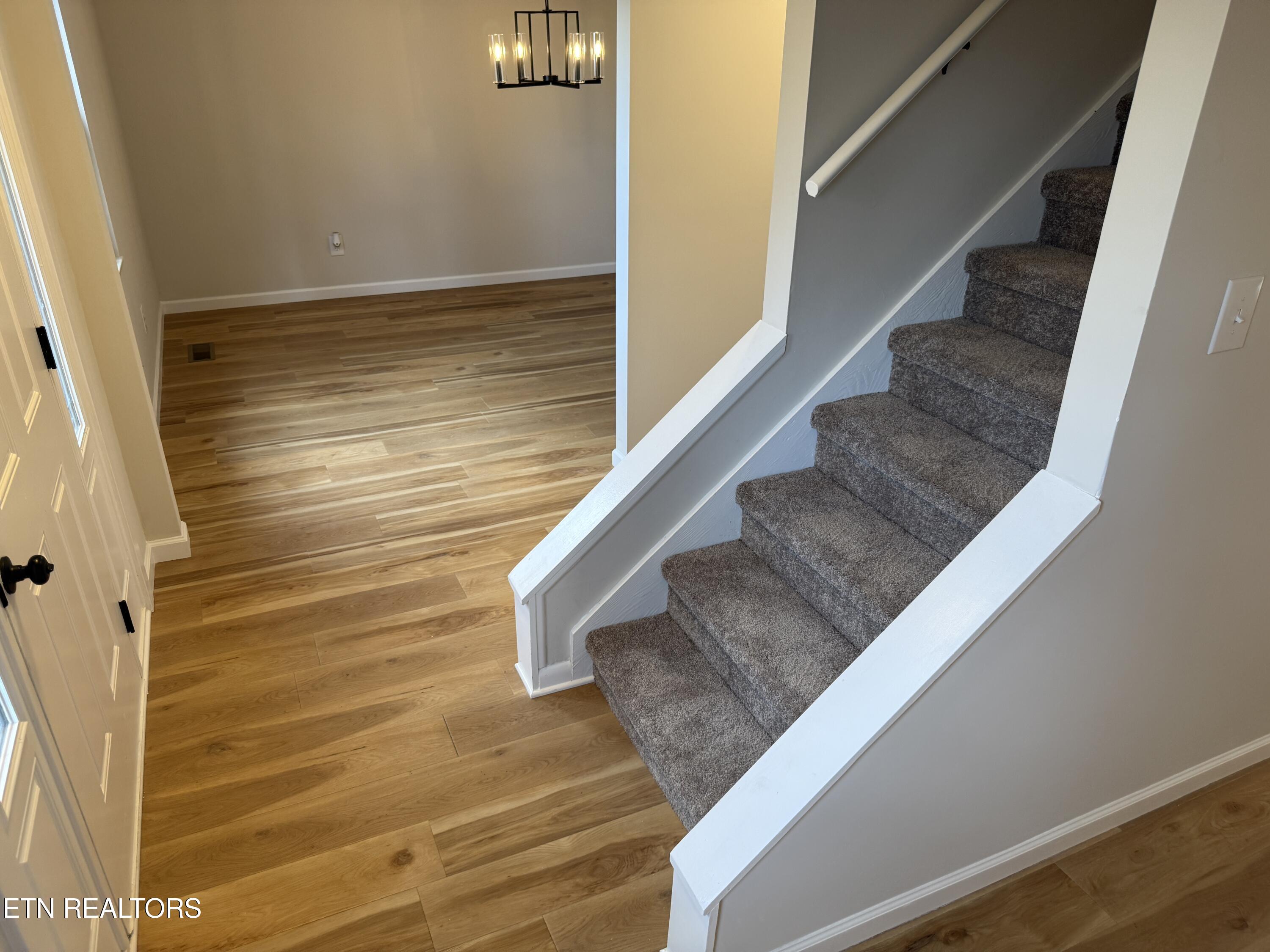 106 Hardwick Place Oak Ridge, TN 37830 - Photo 2 of 31 2