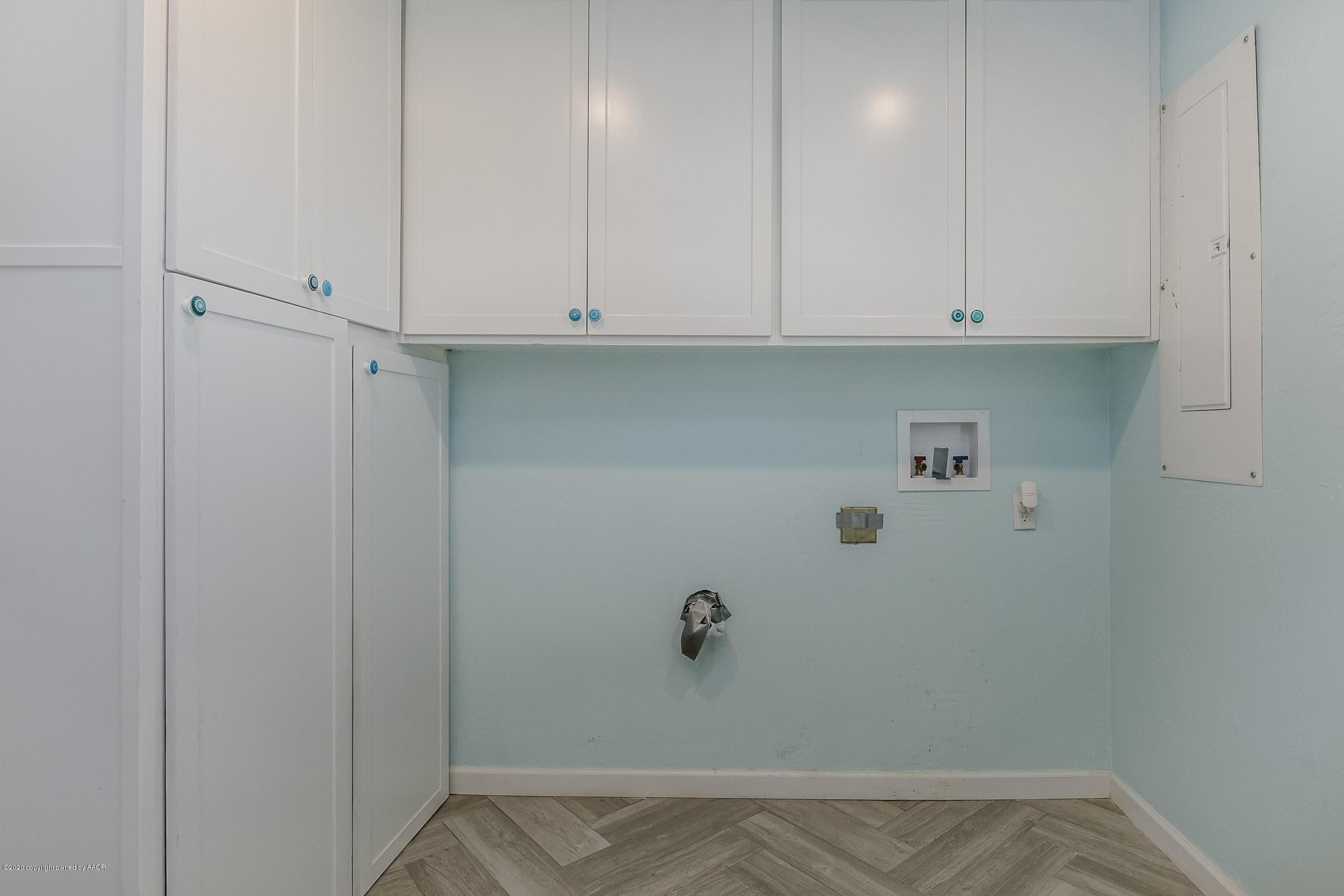 3421 Royal Road Amarillo, TX 79109 - Photo 10 of 19 010_Utility Room