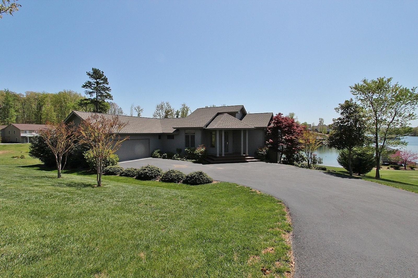 580 Calypso Road Moneta, VA 24121 - Photo 36 of 38 img_0732