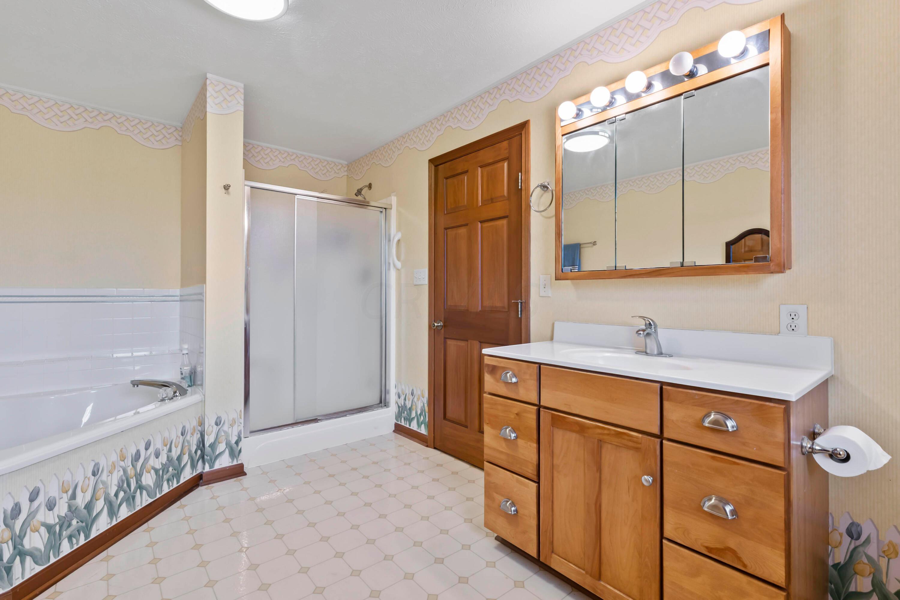 11121 Tucker Road Mount Vernon, OH 43050 - Photo 19 of 50 Primary Bath