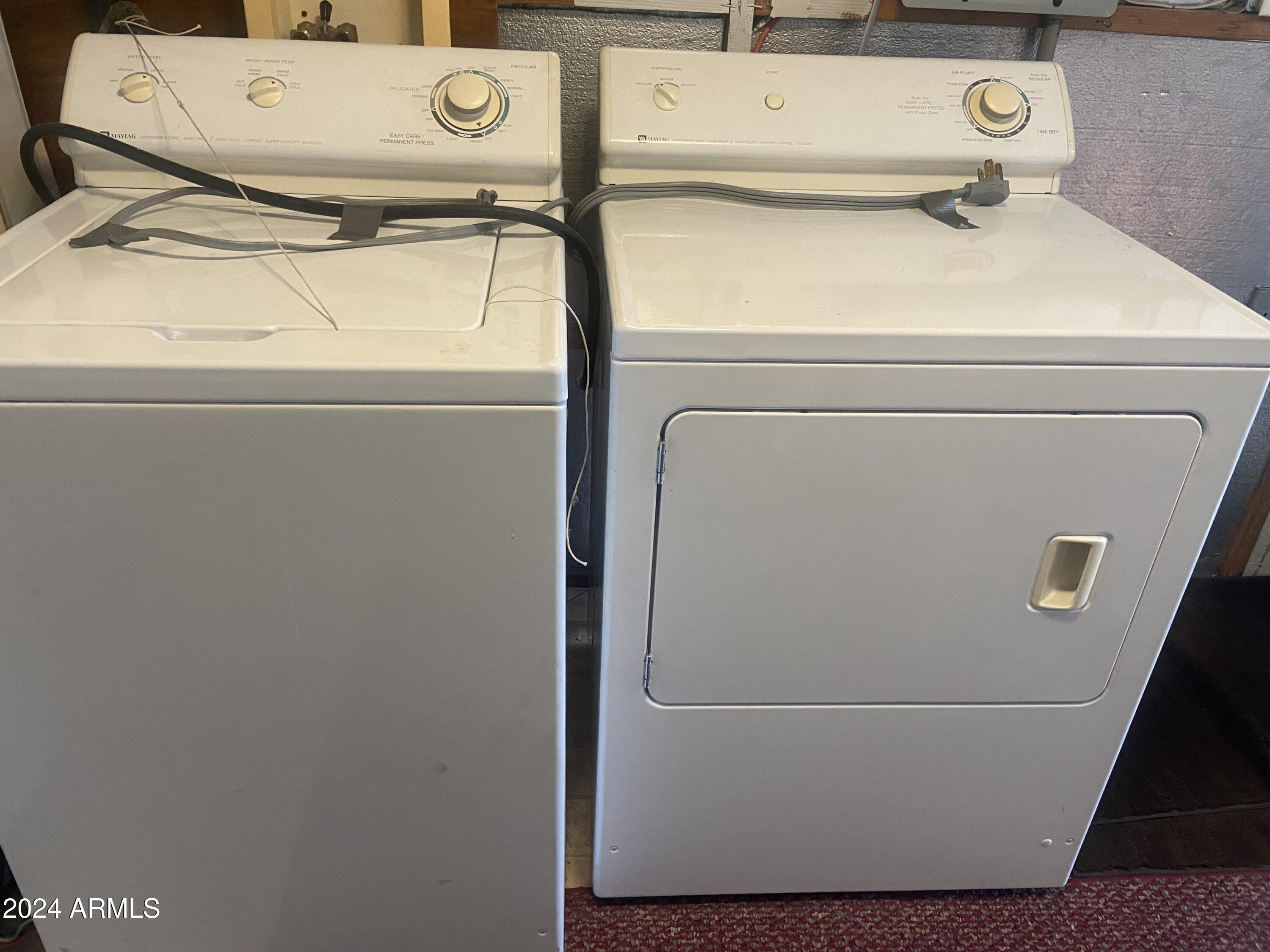 2205 West Klamath Avenue Apache Junction, AZ 85119 - Photo 30 of 36 a utility room with dryer and washer