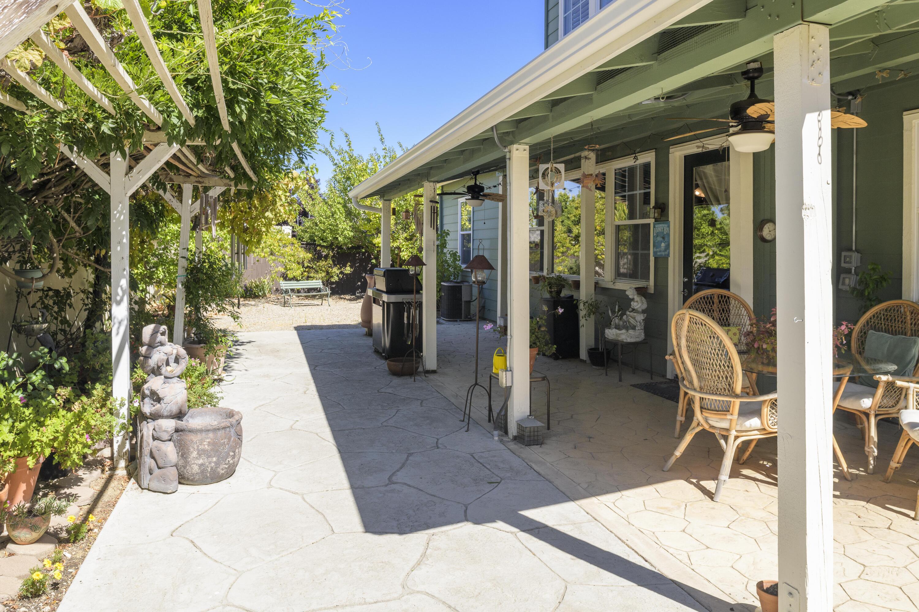 225 Silver Oak Drive Paso Robles, CA 93446 - Photo 20 of 22 a view of a patio with table and chairs and potted plants